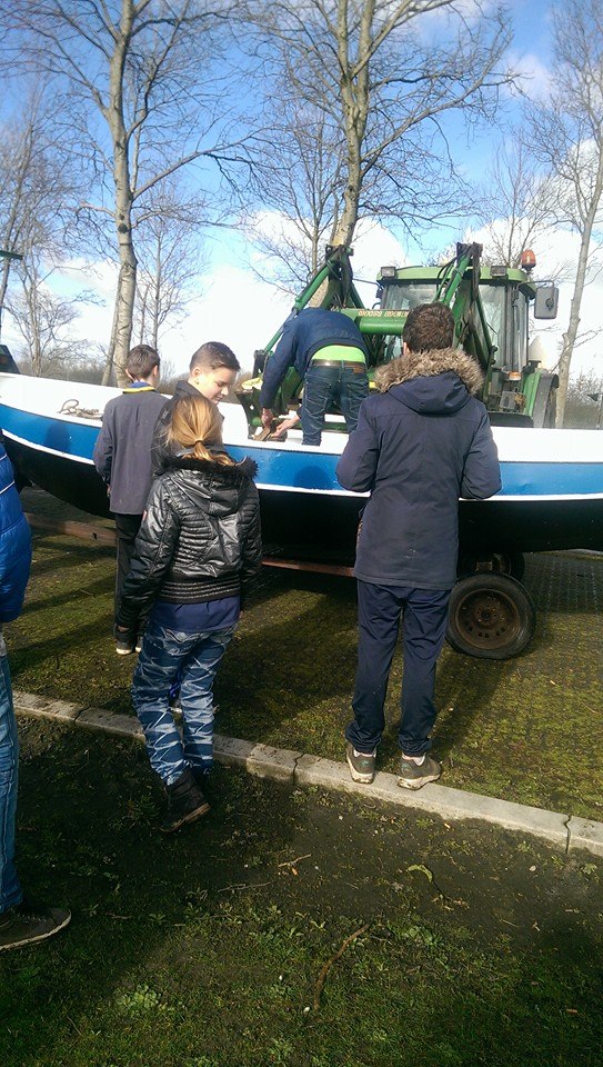 Bijna alle boten liggen weer te water!